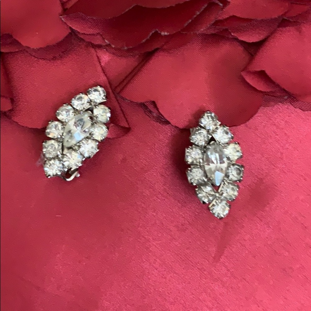 Vintage crystal clip earrings 1”